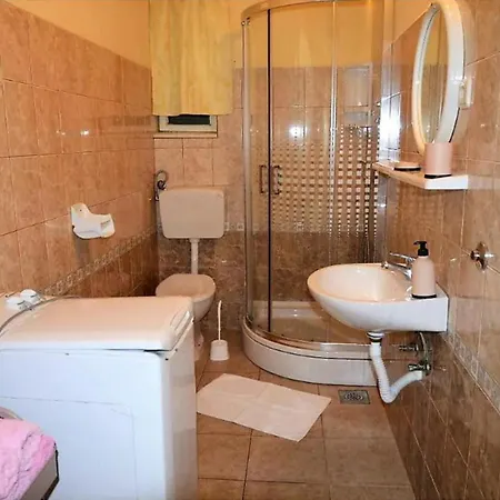 Beachside - Sleeps 5 Parking & Views Апартаменты *