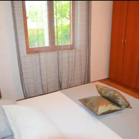 Beachside - Sleeps 5 Parking & Views Апартаменты Poljica (Trogir)