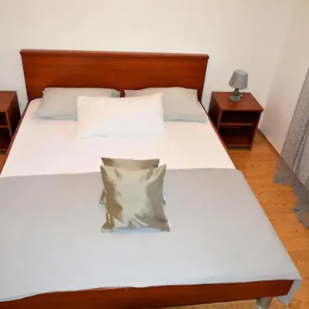 Beachside - Sleeps 5 Parking & Views Апартаменты Poljica (Trogir)