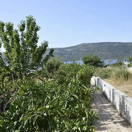 Beachside - Sleeps 5 Parking & Views Апартаменты Poljica (Trogir)