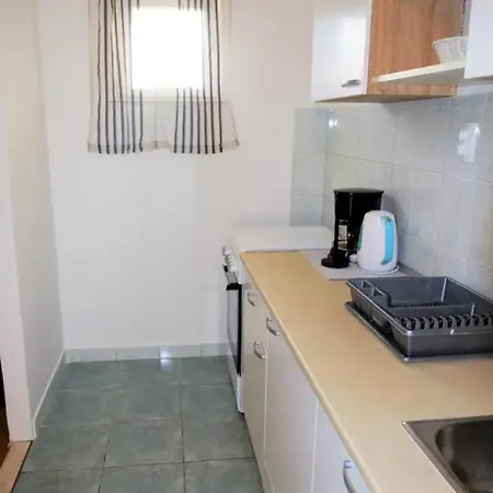 Beachside - Sleeps 5 Parking & Views Апартаменты *